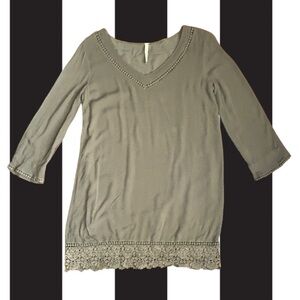 Paper Crane Olive Green Tunic Long Line Lace Trim Lightweight Chic